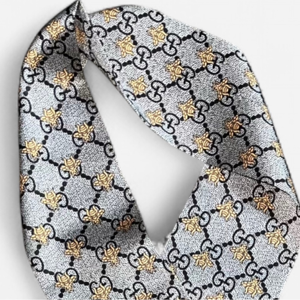 Gucci Black and Gold Patterned Women's Scarf - Picture 2 of 2
